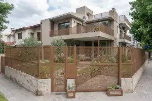 Pergolado y parrilla de hierro