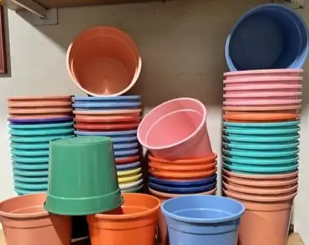 Macetas plásticas de colores por mayor